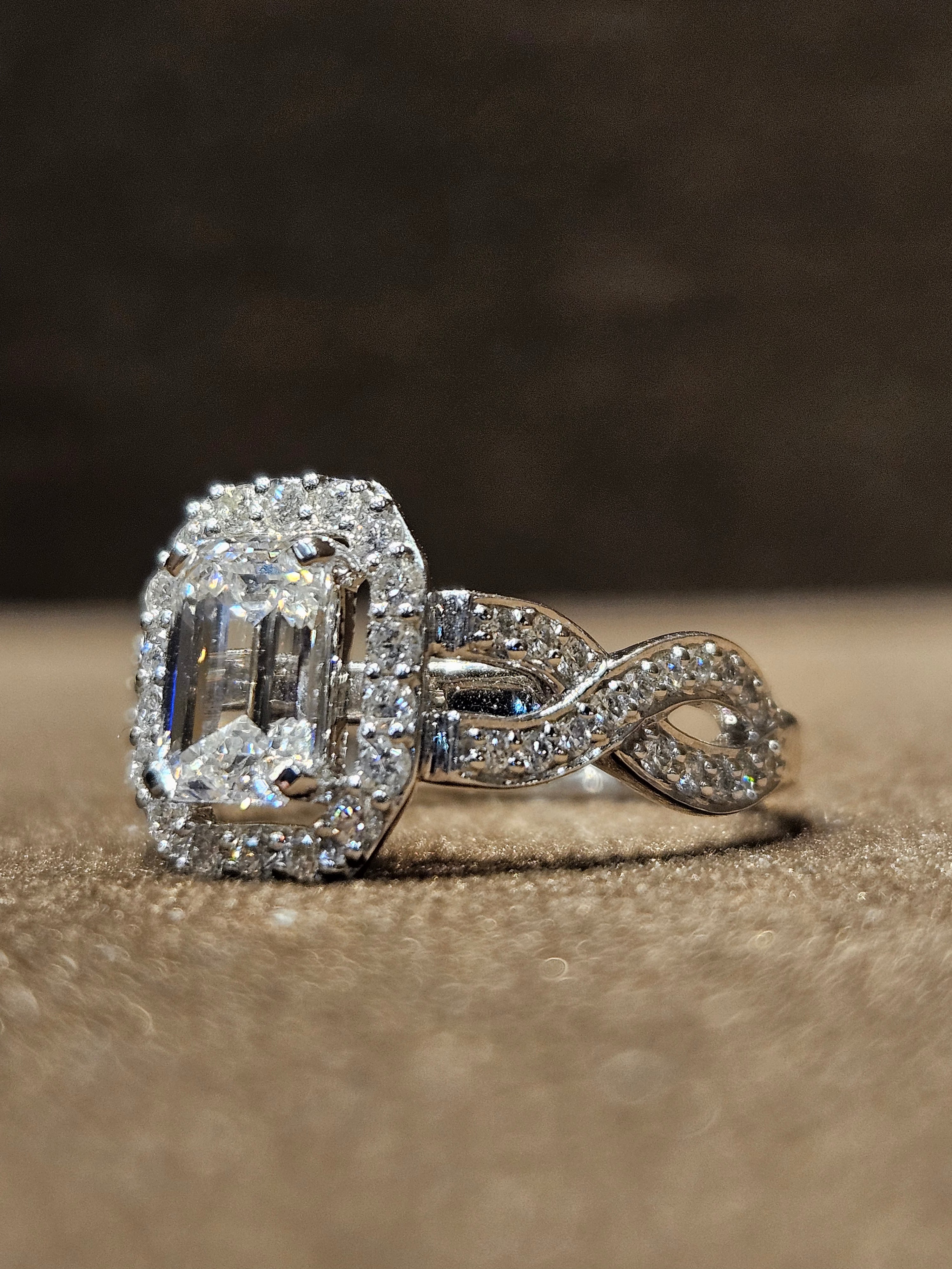 Fang Lab Diamond Ring - Timeless Brilliance - Fiona Diamonds - Fiona Diamonds