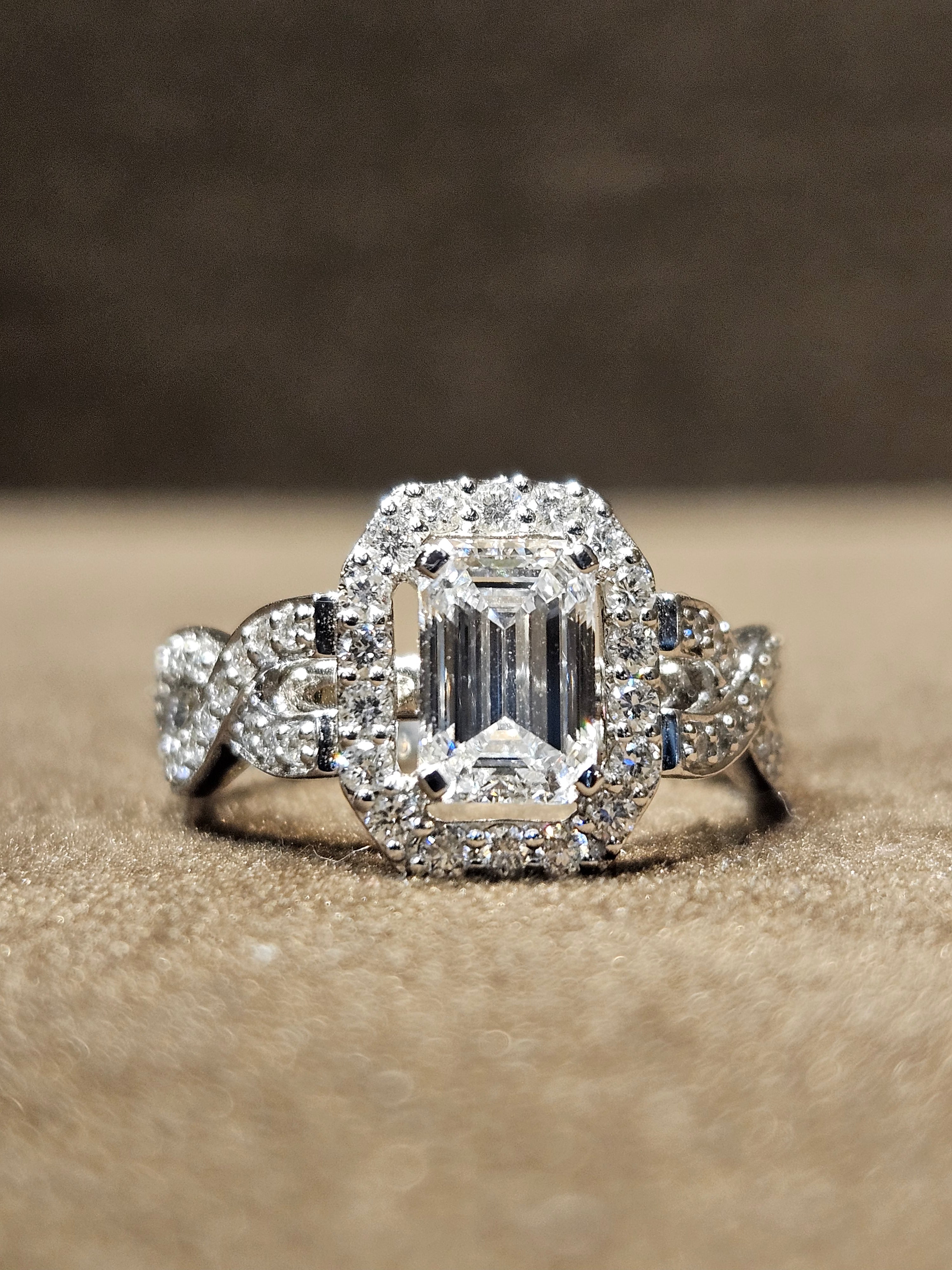 Fang Lab Diamond Ring - Timeless Brilliance - Fiona Diamonds - Fiona Diamonds