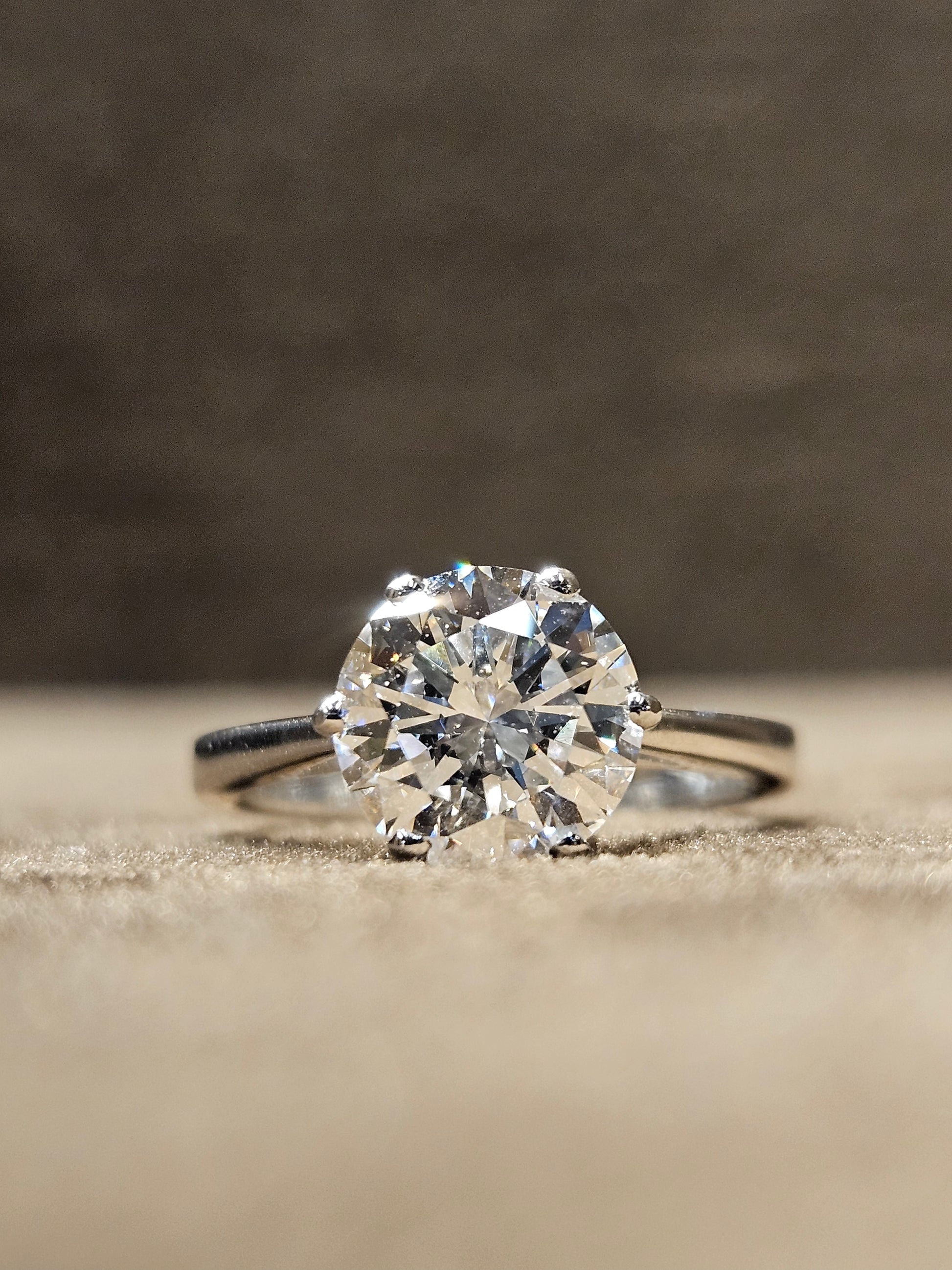 Fiona Diamonds Mingzhu 1.5ct Round Round Lab Diamond Classic Solitaire Ring in 18K White Gold on hand