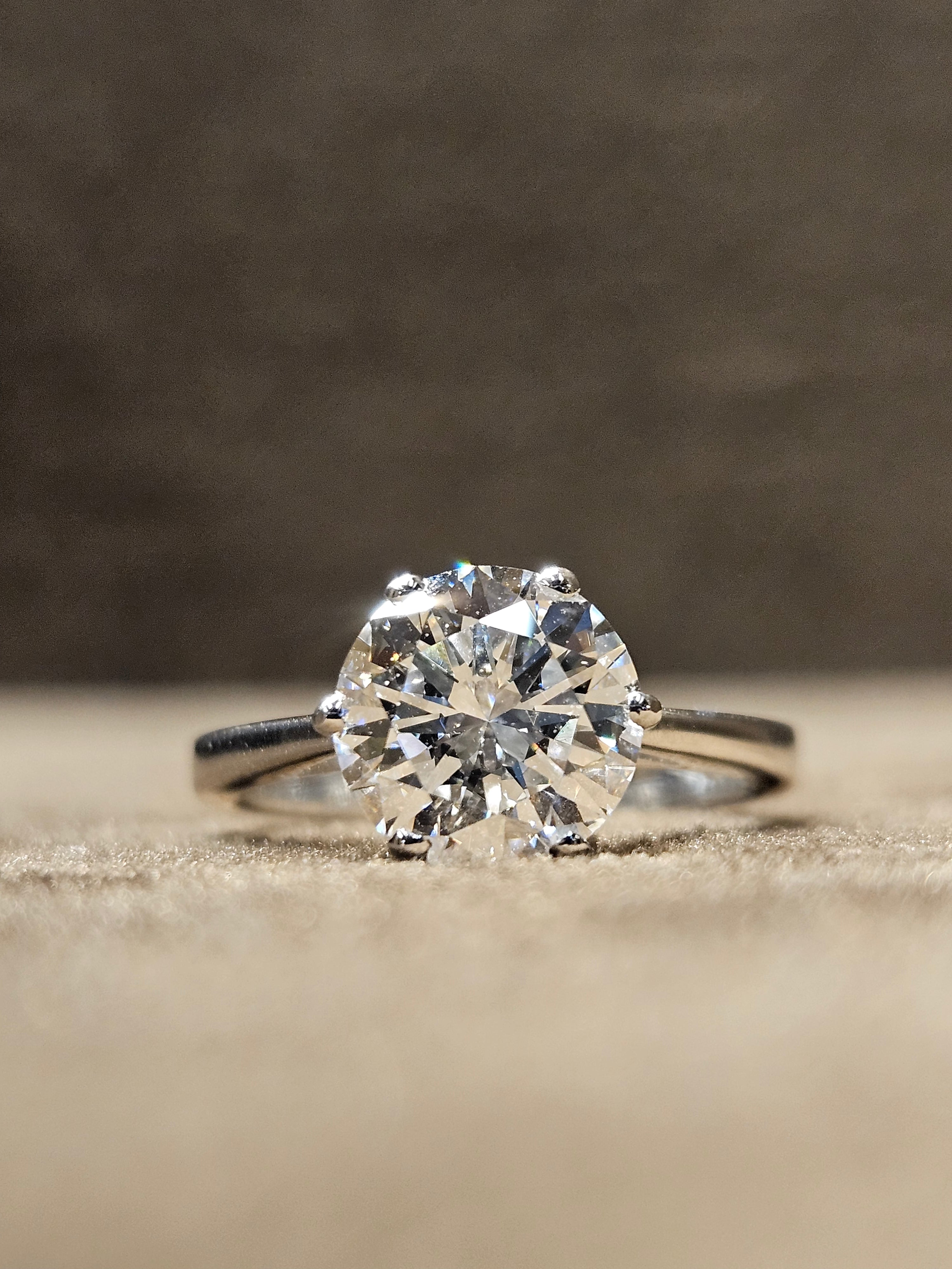 Fiona Diamonds Mingzhu 1.5ct Round Round Lab Diamond Classic Solitaire Ring in 18K White Gold on hand