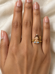 Bal Shiva Shankar ring – cheerful baby Shiva with red tilak, gold rudraksha beads, trishul and a lab grown diamond on his jata, worn on the ring finger