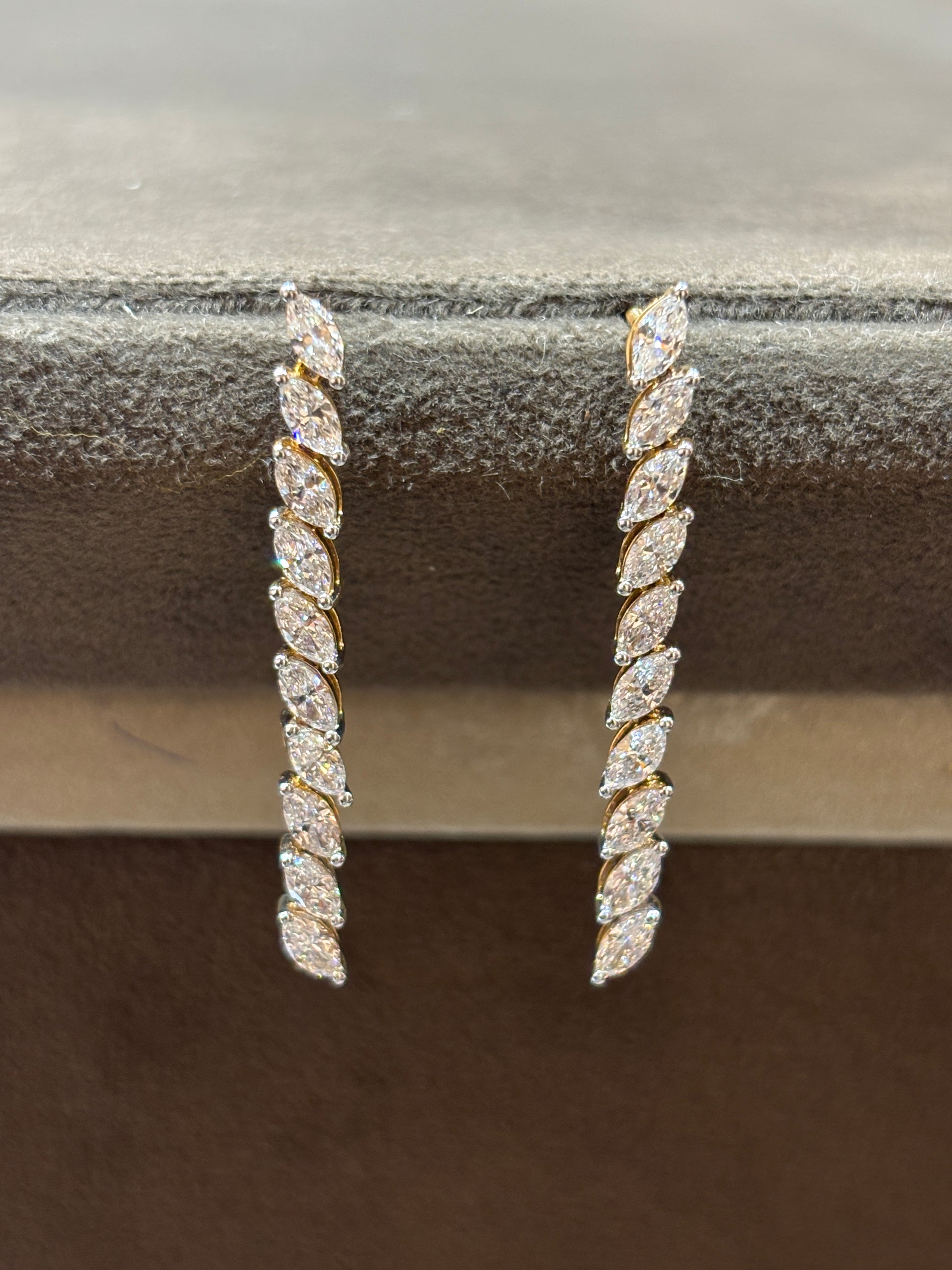 Sparkling Aurora Lab Diamond Earring