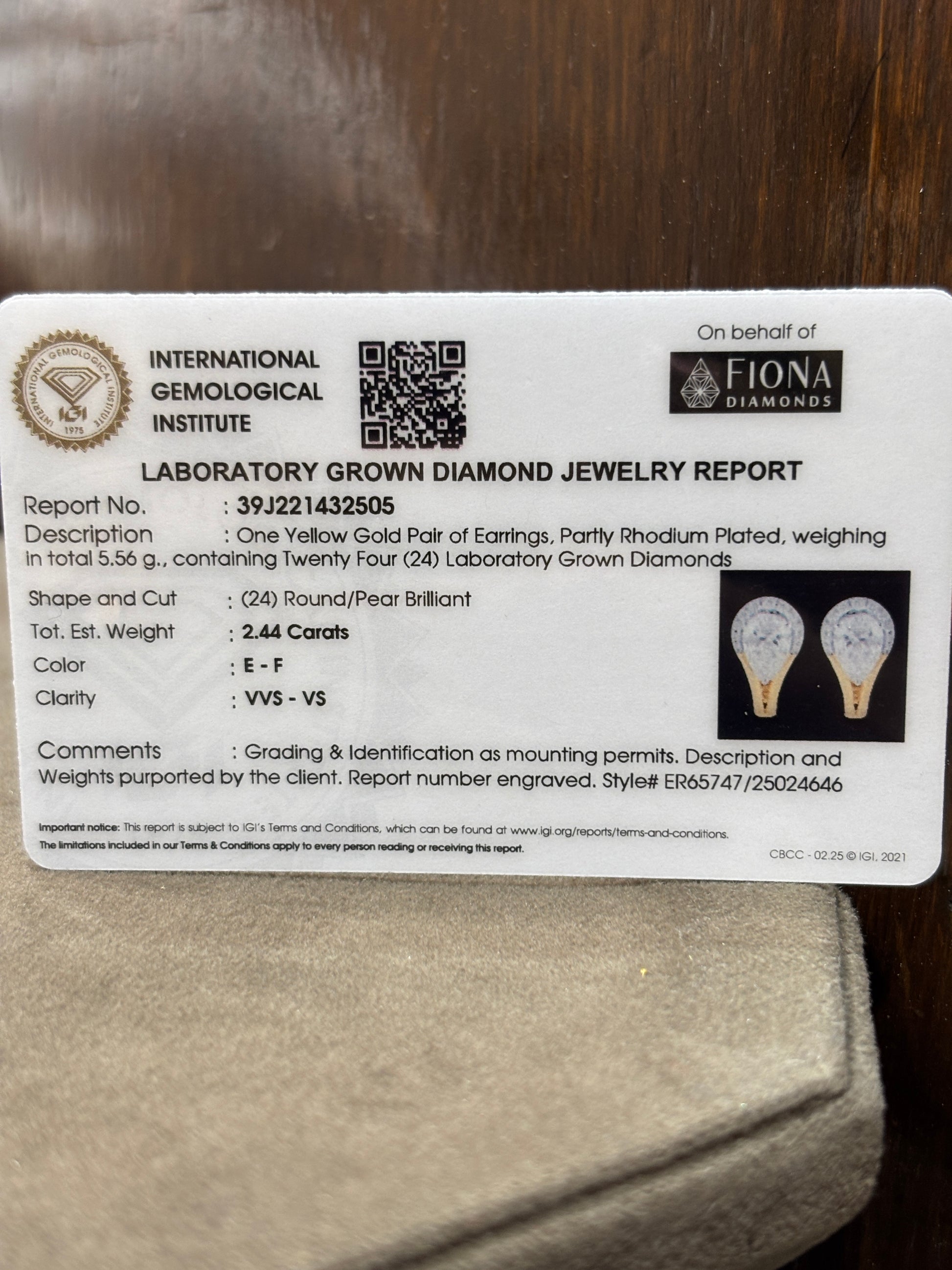 Pear Lab Diamond Earring - 1.10 Carat Pear in 18K Yellow Gold by Fiona Diamonds