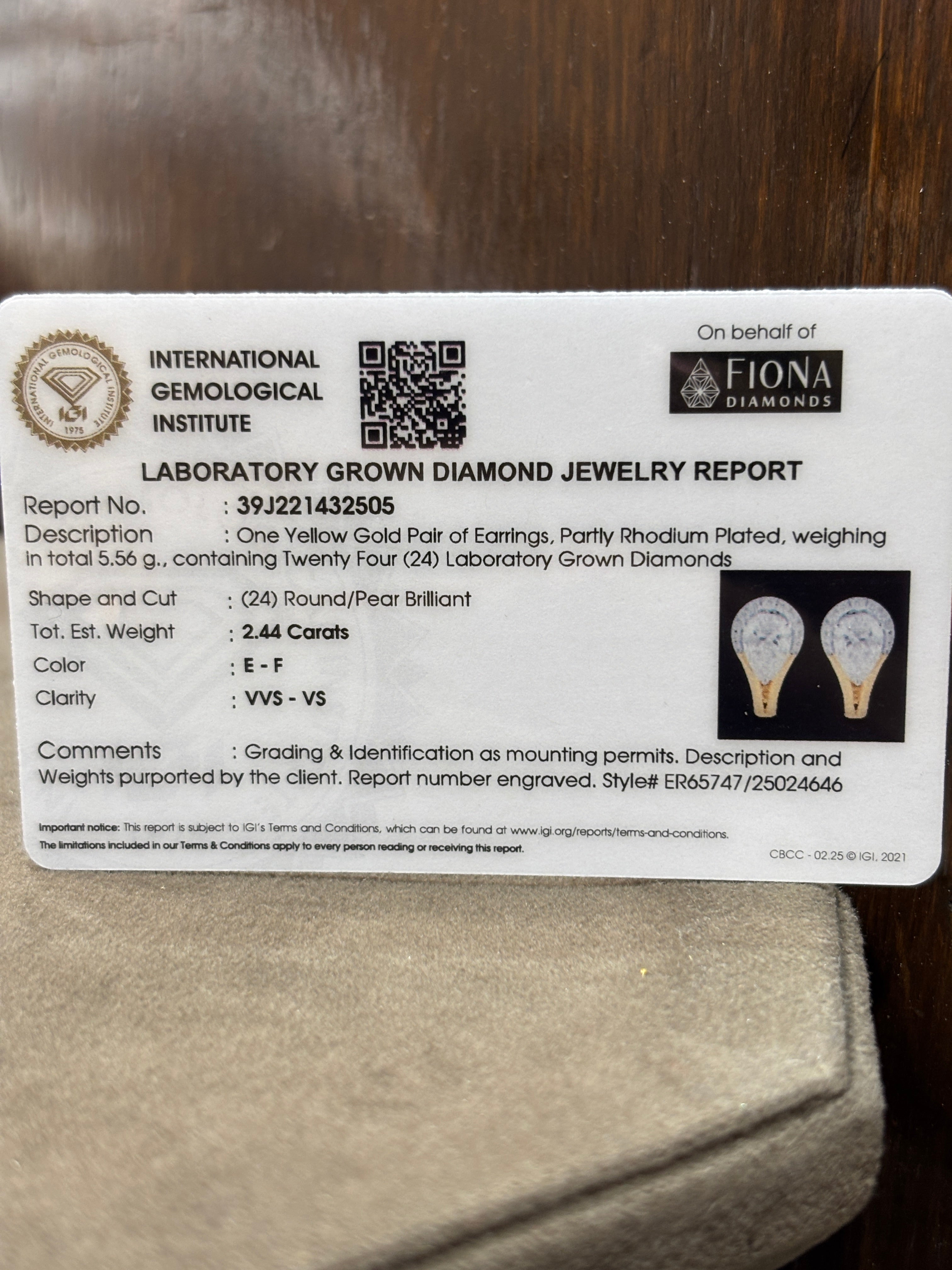 Pear Lab Diamond Earring - 1.10 Carat Pear in 18K Yellow Gold by Fiona Diamonds