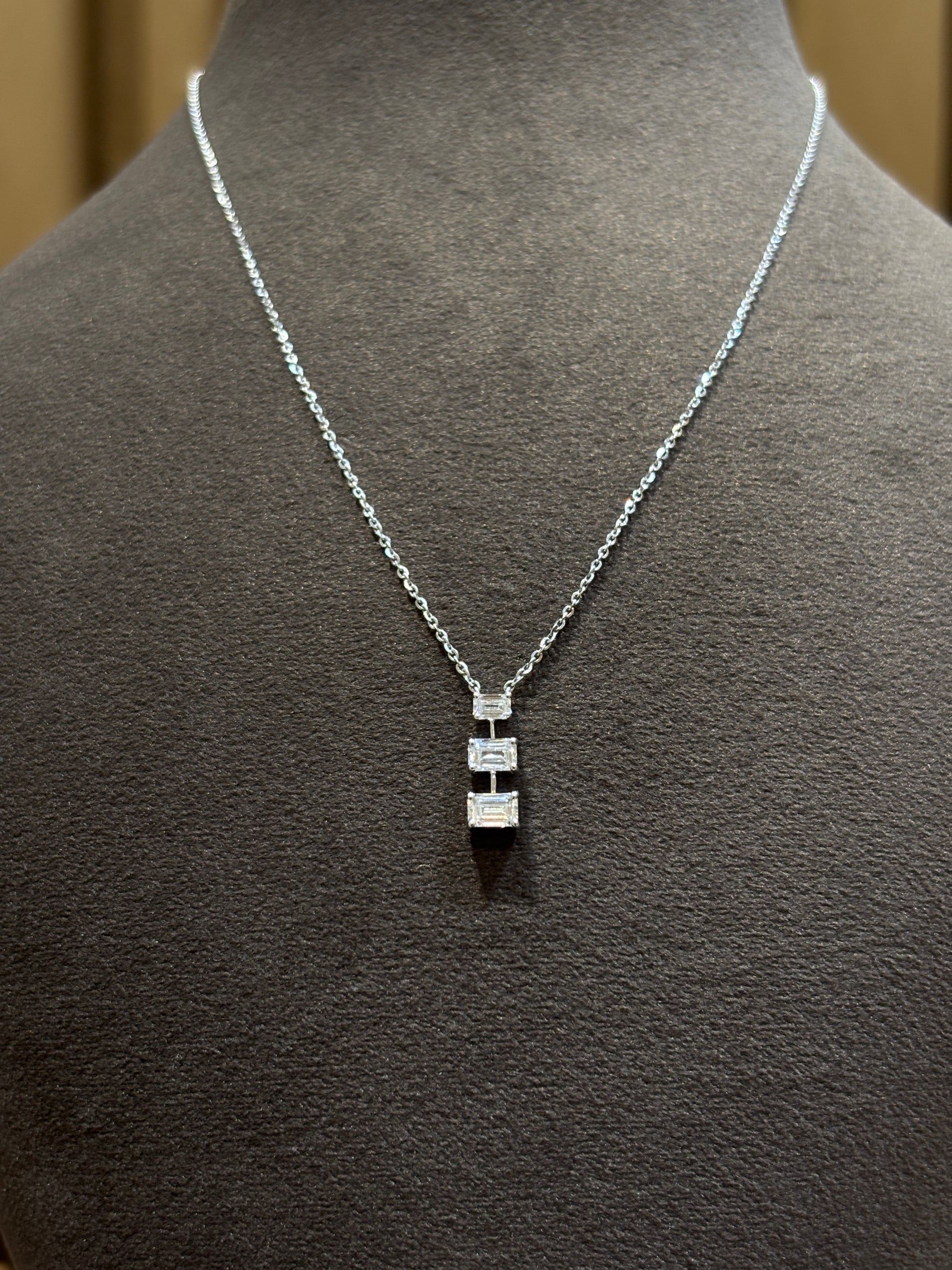 Serene Éclat Lab Diamond Pendant