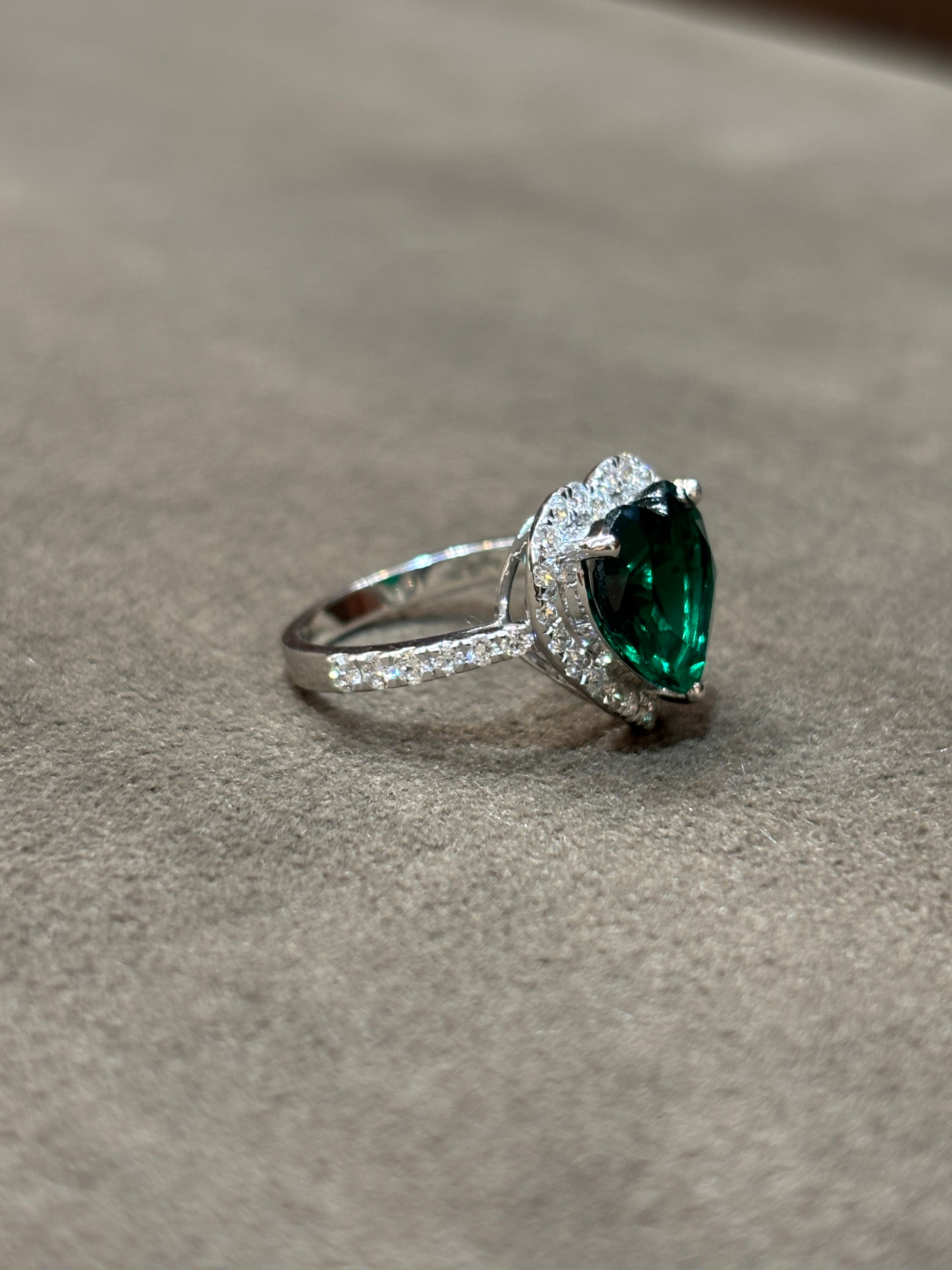 Avelora Nyra Lab Diamond Ring