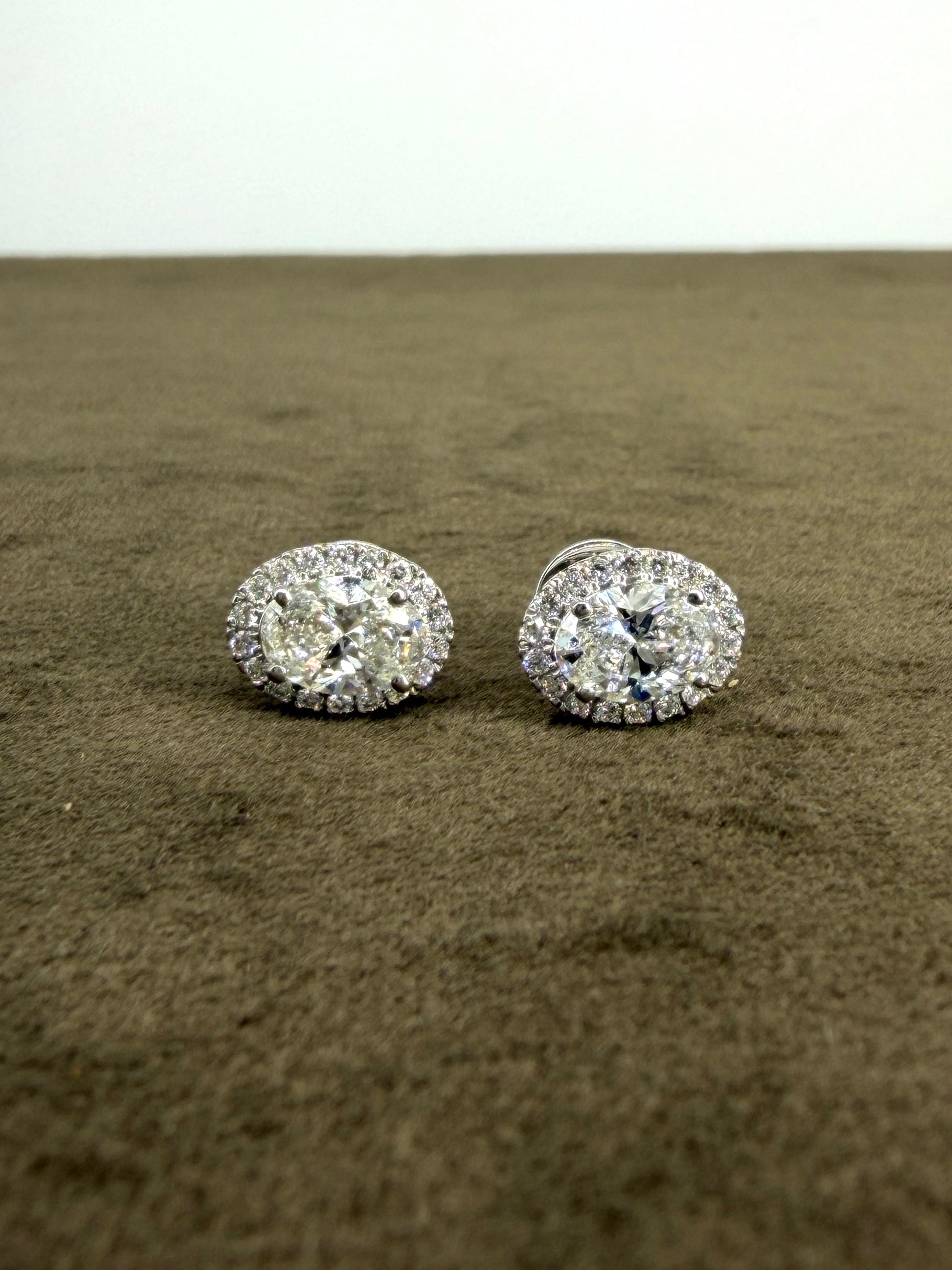 Golden Thread Lab Diamond Earring