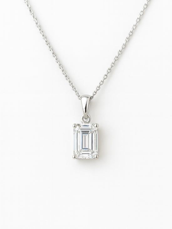 Majestic Bloom Lab Diamond Pendant