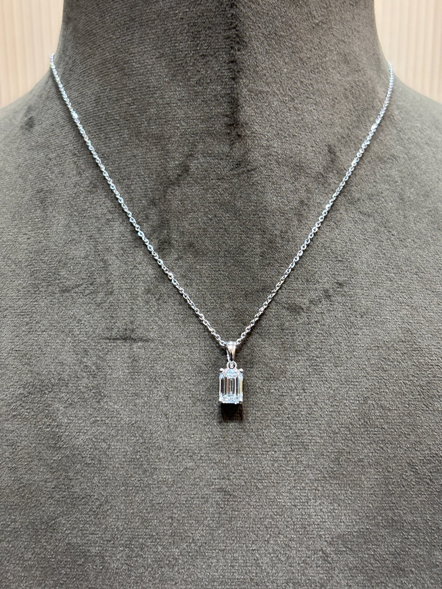 Majestic Bloom Lab Diamond Pendant