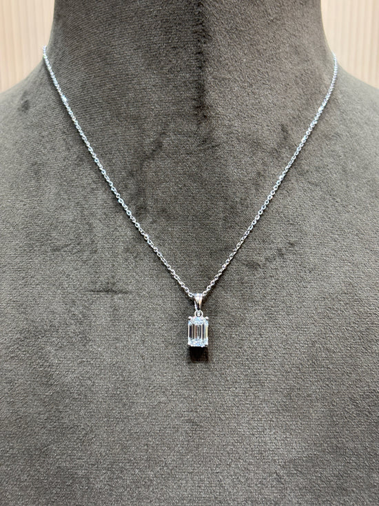 Majestic Bloom Lab Diamond Pendant