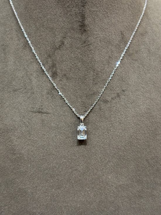 Majestic Bloom Lab Diamond Pendant