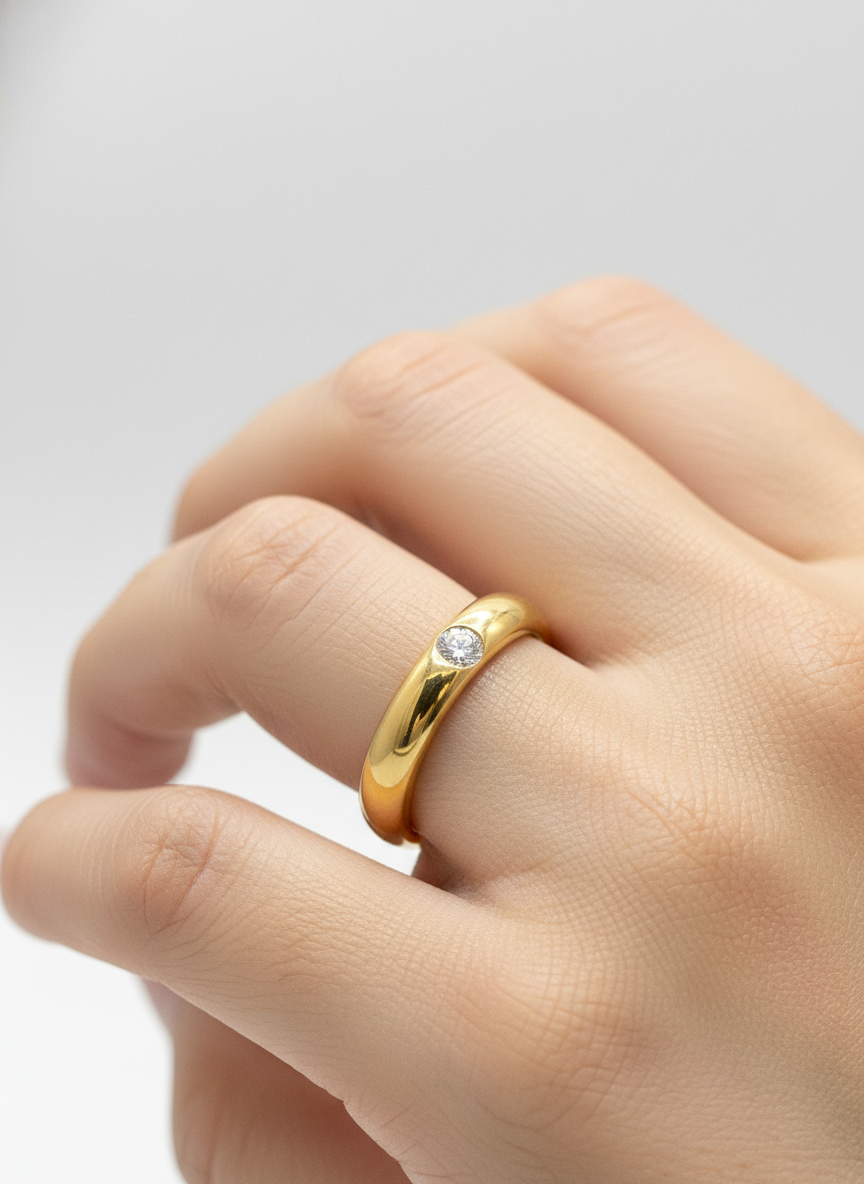 Close-up of Canto Solitaire Round Lab Diamond Classic Solitaire Ring set in 14K Yellow Gold by Fiona Diamonds
