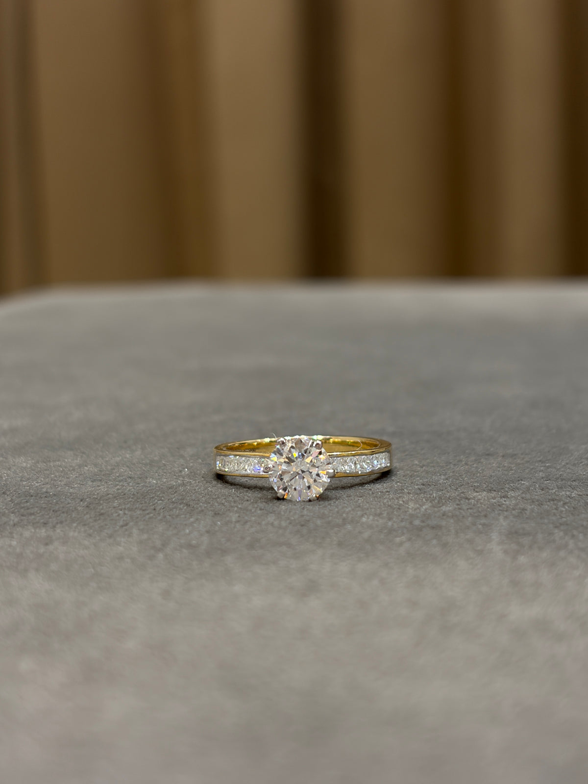 Mala Arc Lab Diamond Ring