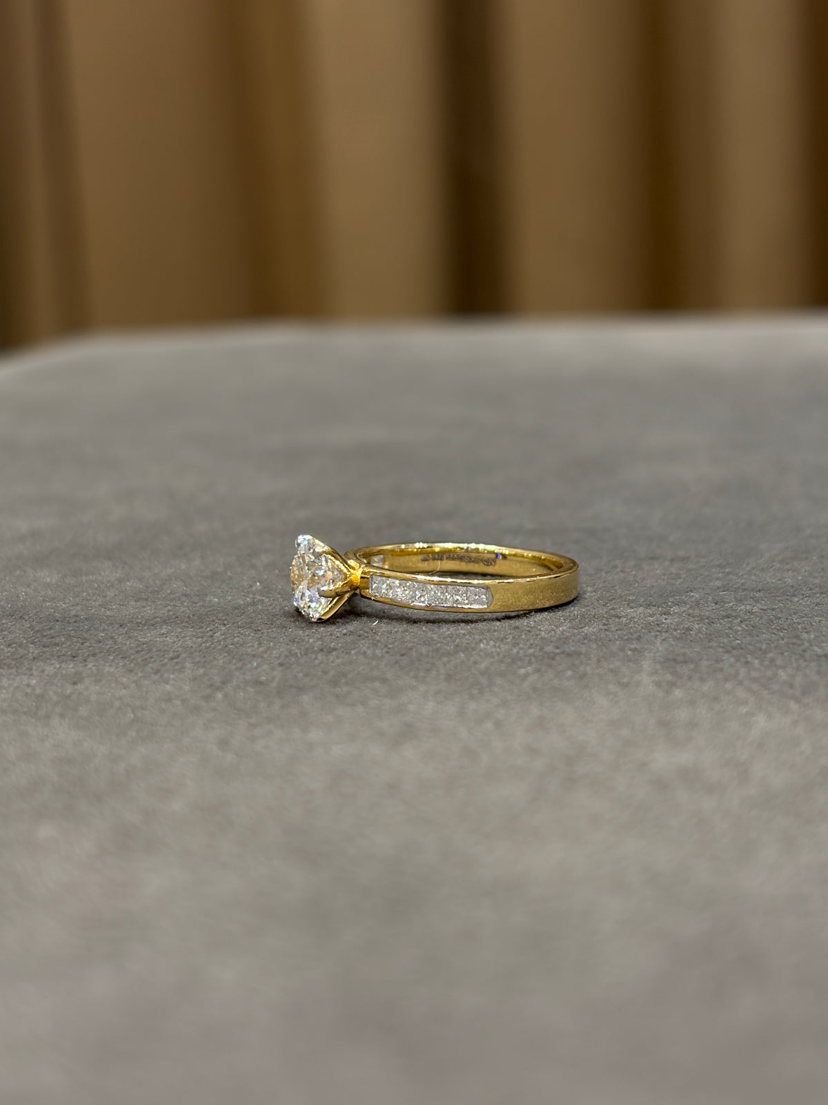 Mala Arc Lab Diamond Ring