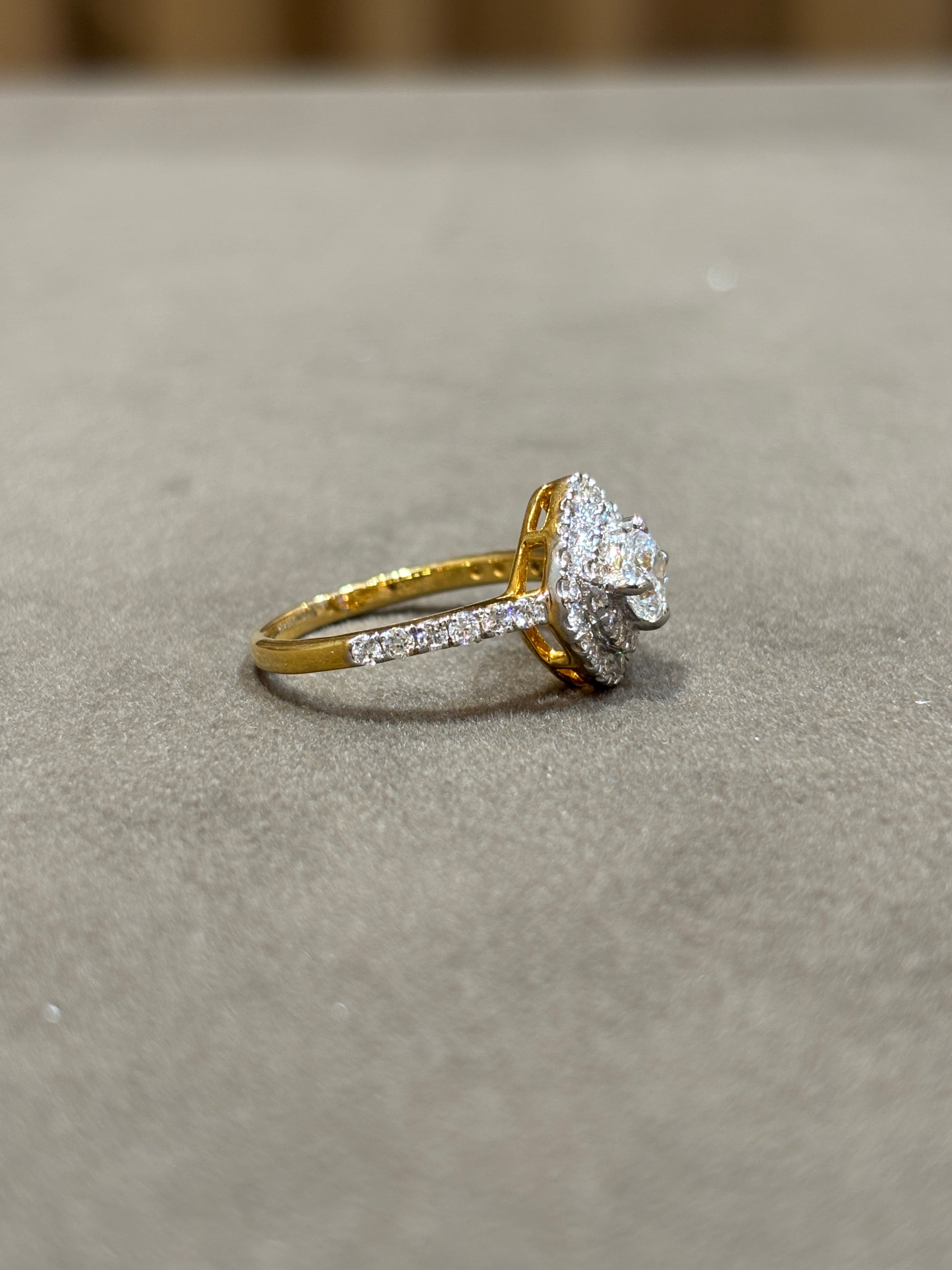 Velvet Éclat Lab Diamond Ring