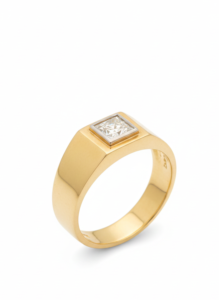 Side profile of Fayelith 1ct Princess Lab Diamond Classic Solitaire Ring in 14K Yellow Gold Fiona Diamonds