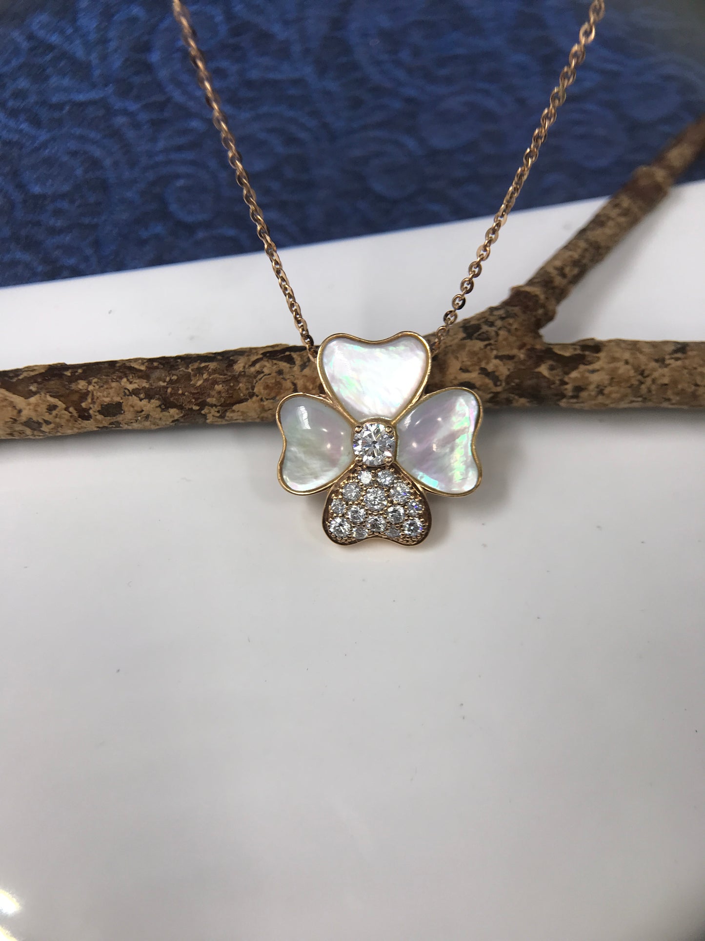 Four Leaf Clover Natural Diamond Pendant Lucky Charm 14k Gold Pendant For  Mother''s Day Gift at Rs 249890 | Varachha Road | Surat | ID: 2849892567962