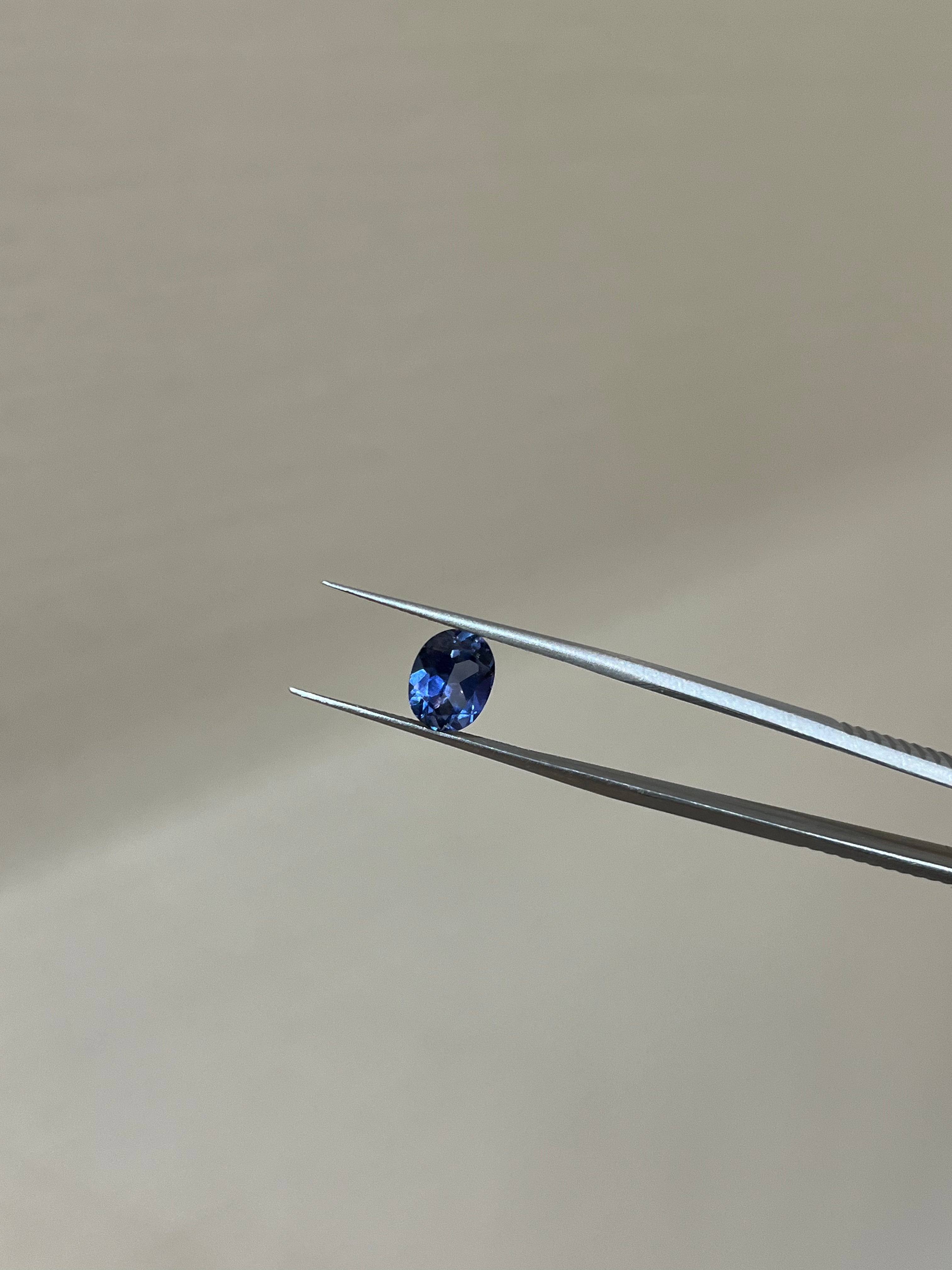 Lab Grown Light blue sapphire Oval Shape 2.12ct | Exquisite Gemstones - Fiona Diamonds - Fiona Diamonds