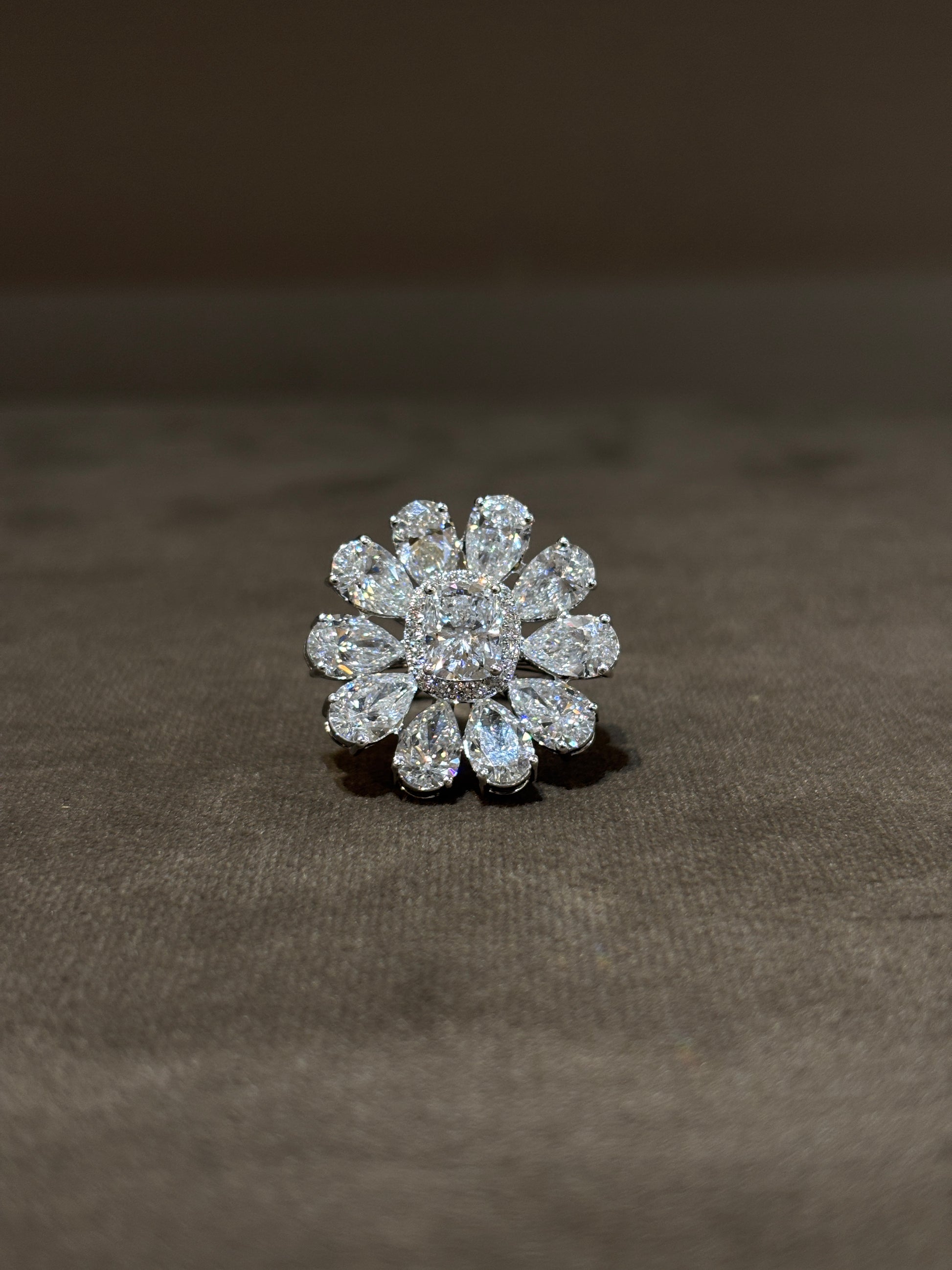 Mahmoud Lab Grown Diamond Ring - Modern & Responsible - Fiona Diamonds - Fiona Diamonds