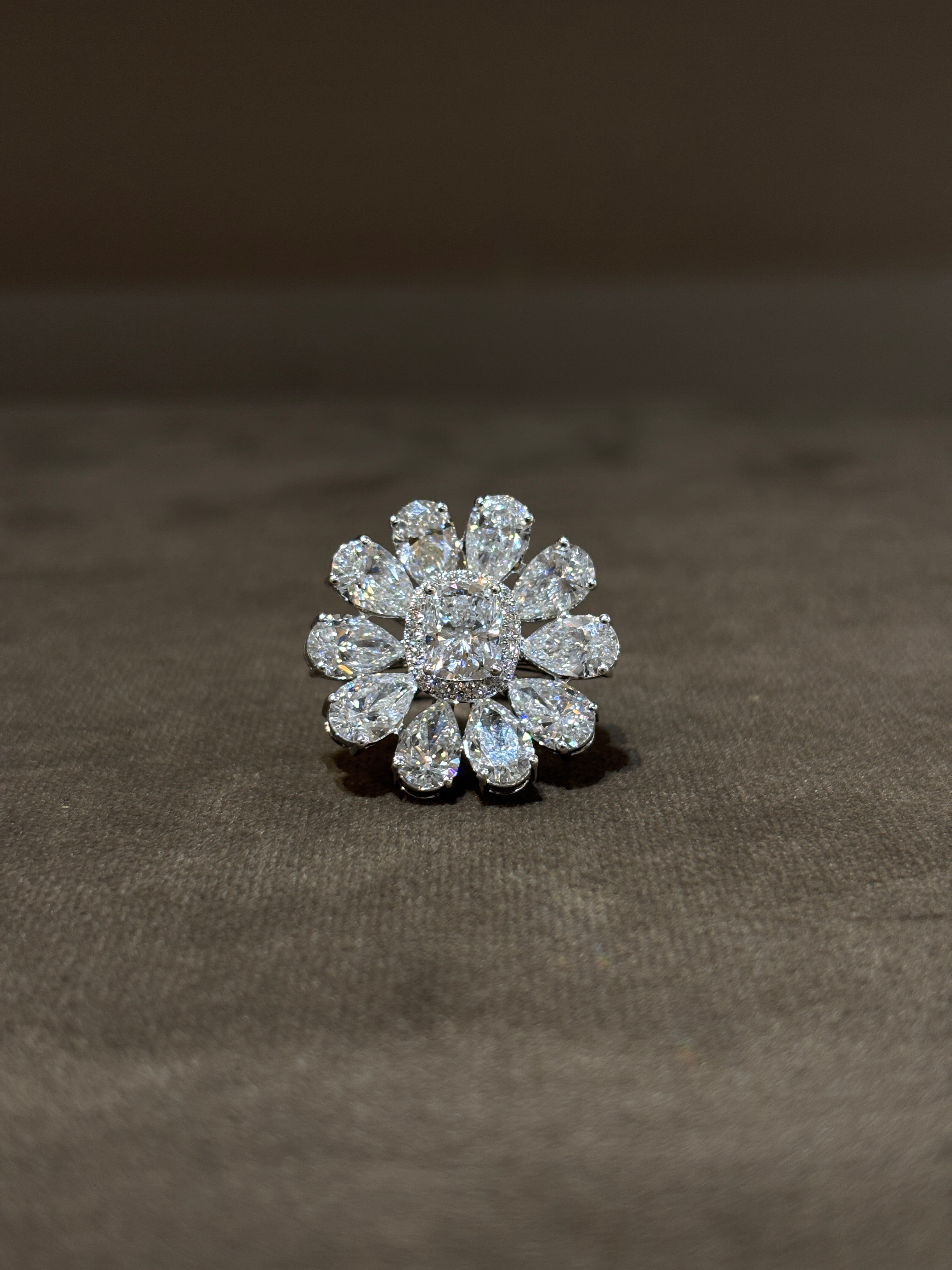 Mahmoud Lab Grown Diamond Ring - Modern & Responsible - Fiona Diamonds - Fiona Diamonds