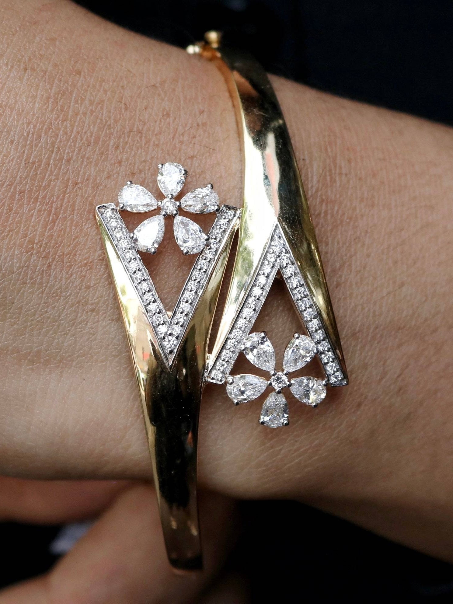 Evolux Lab Diamond Bracelet - Classic & Radiant - Fiona Diamonds - Fiona Diamonds