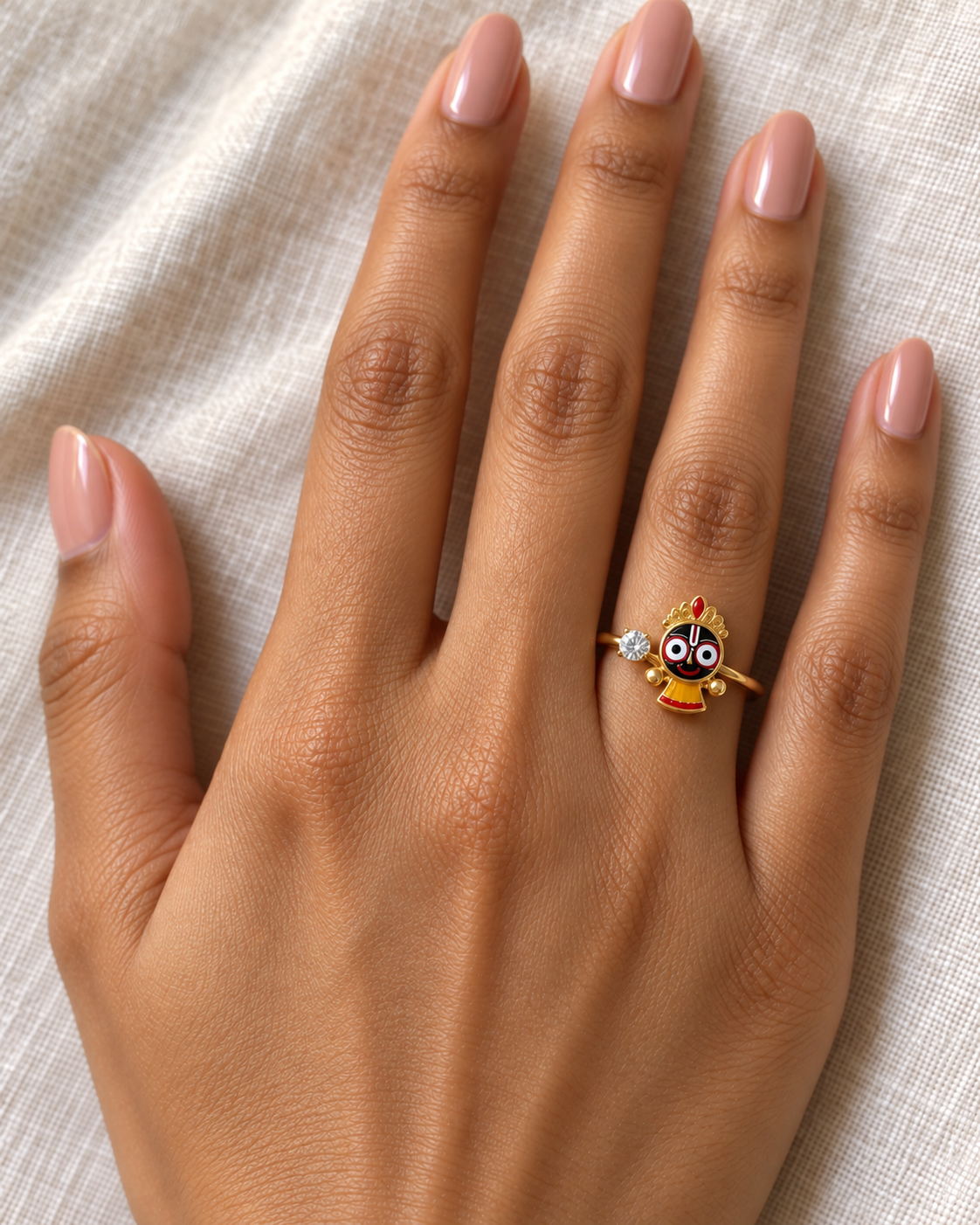 Jagannath Chakadola ring – full-figure Lord Jagannath with gold crown, round eyes and yellow enamel body beside a lab grown diamond solitaire, worn on the ring finger