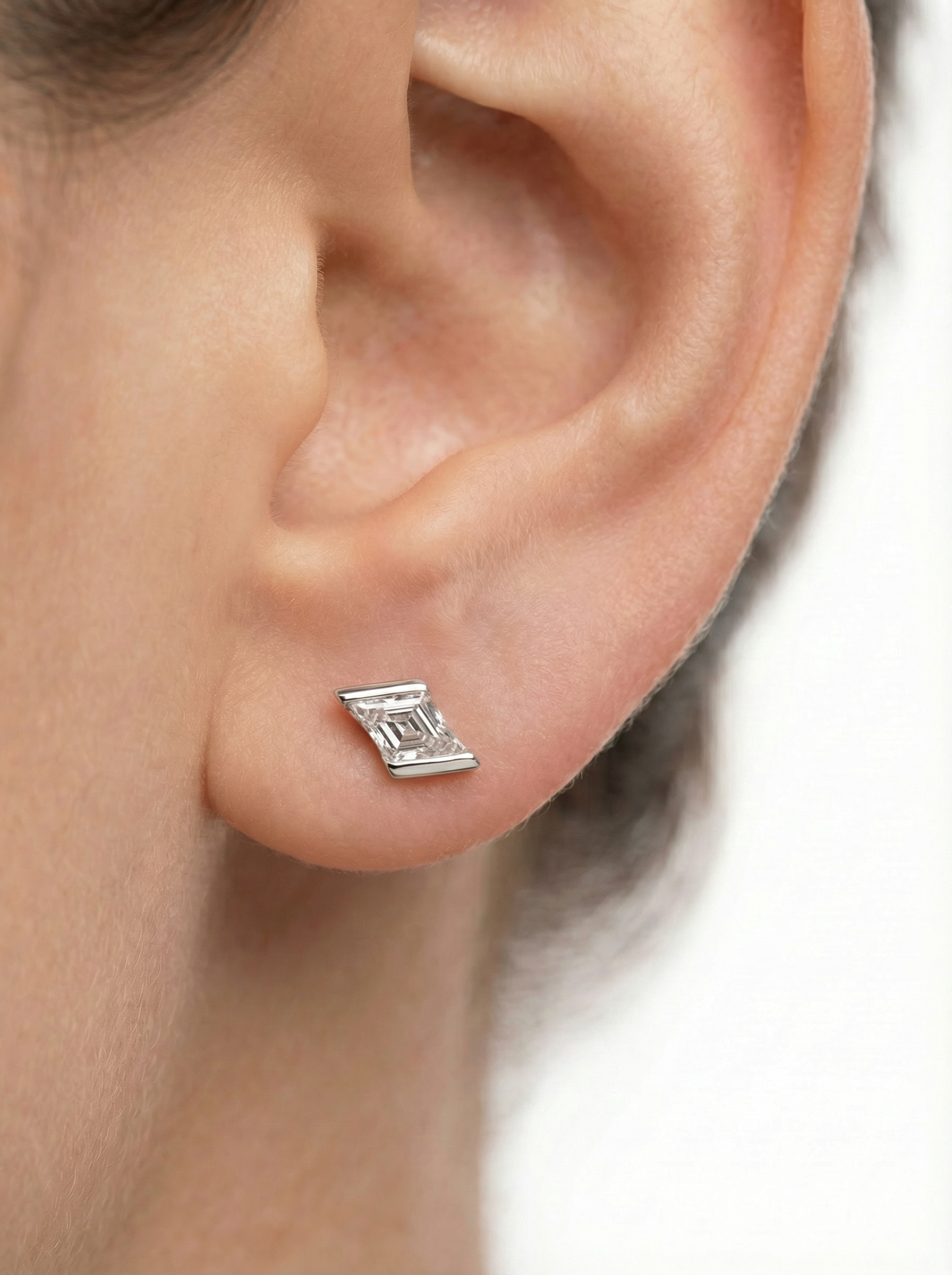 Seriq Frame Lab Diamond Earring