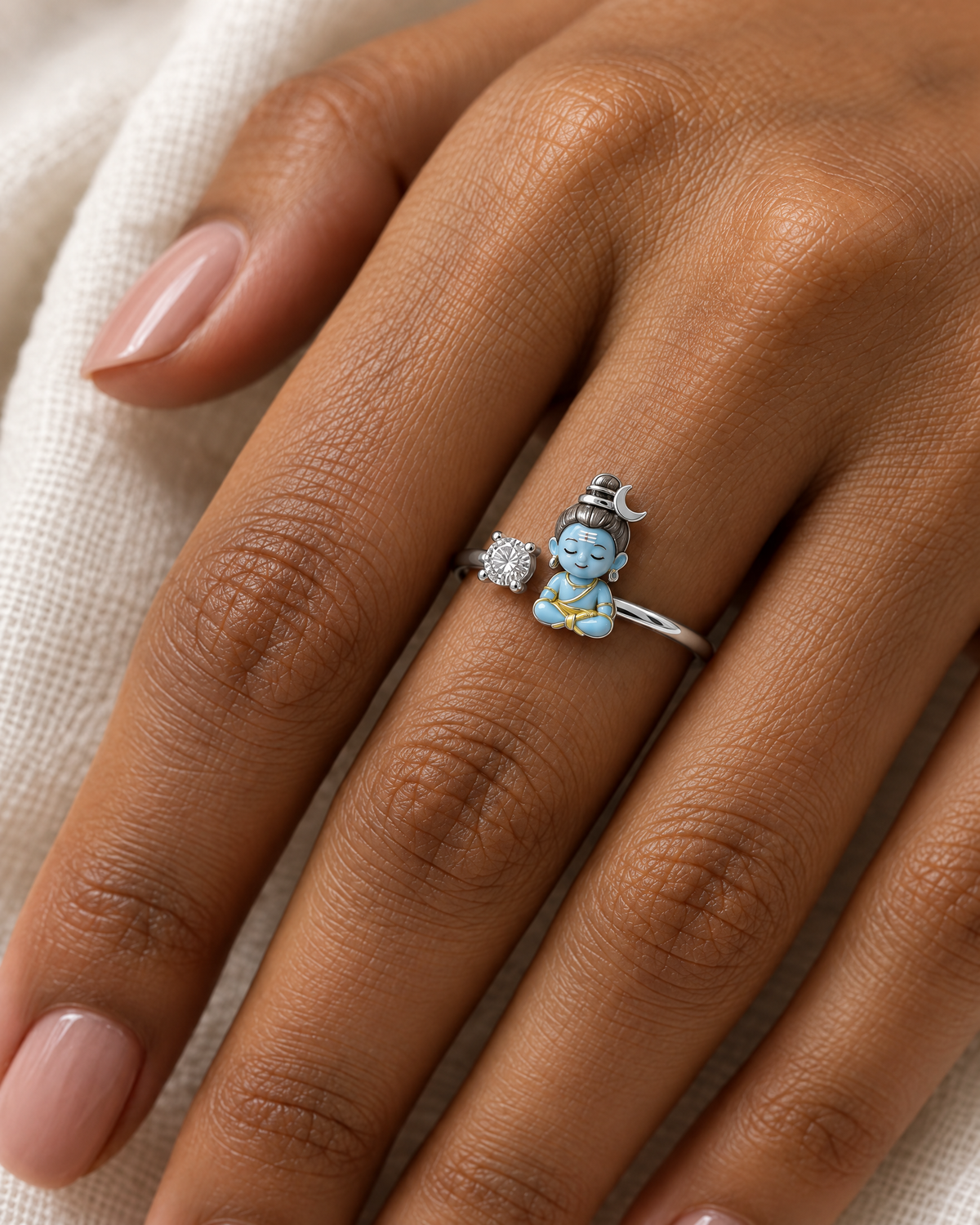 Bal Shiva Dhyan ring in polished 925 silver, worn on the hand