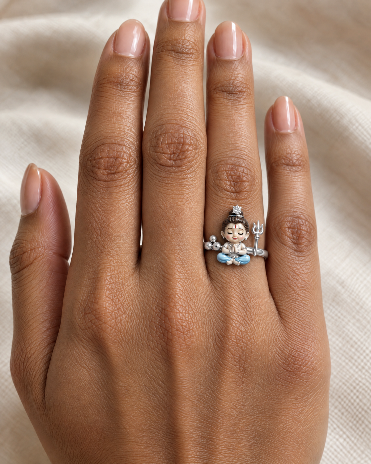Bal Shiva Mahayogi ring in polished 925 silver, worn on the hand