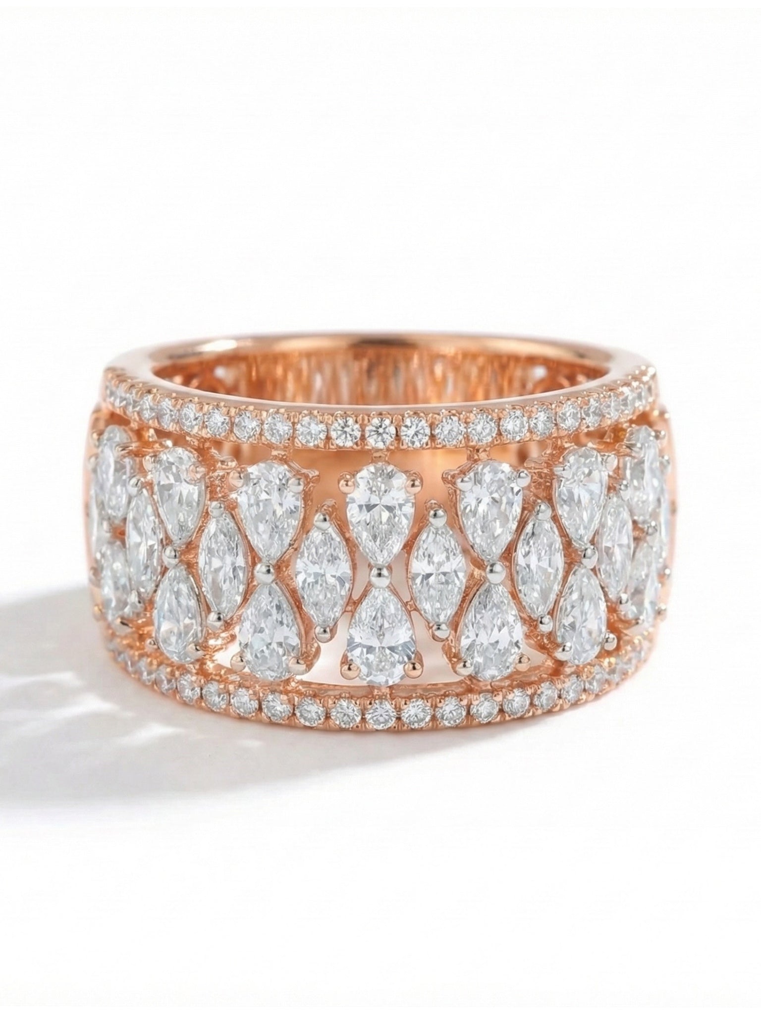 Deslumbrante Lab Grown Diamond Ring - Dazzling Elegance