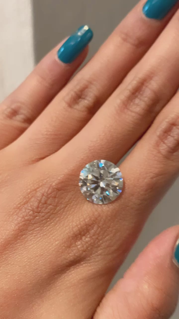 Load video: Round 7ct G-VS1 loose Lab Grown Diamond Solitaire
