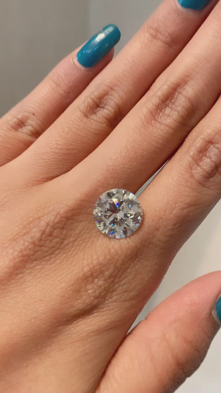 Load video: Round 5ct F-VVS2 Loose Lab Grown Diamond Solitaire