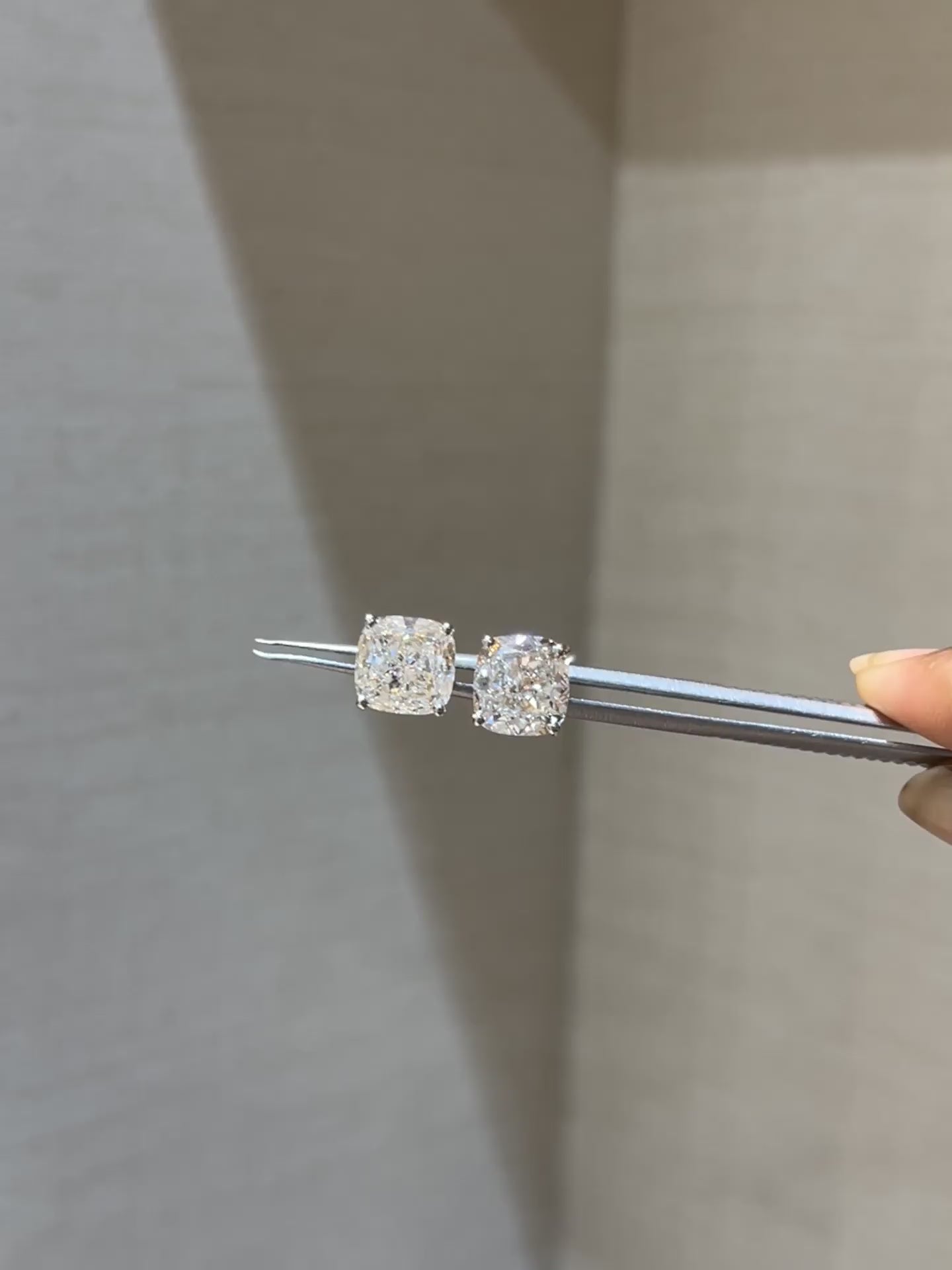Load video: Norielle 4ct Lab Diamond Earring - Timeless Luxury