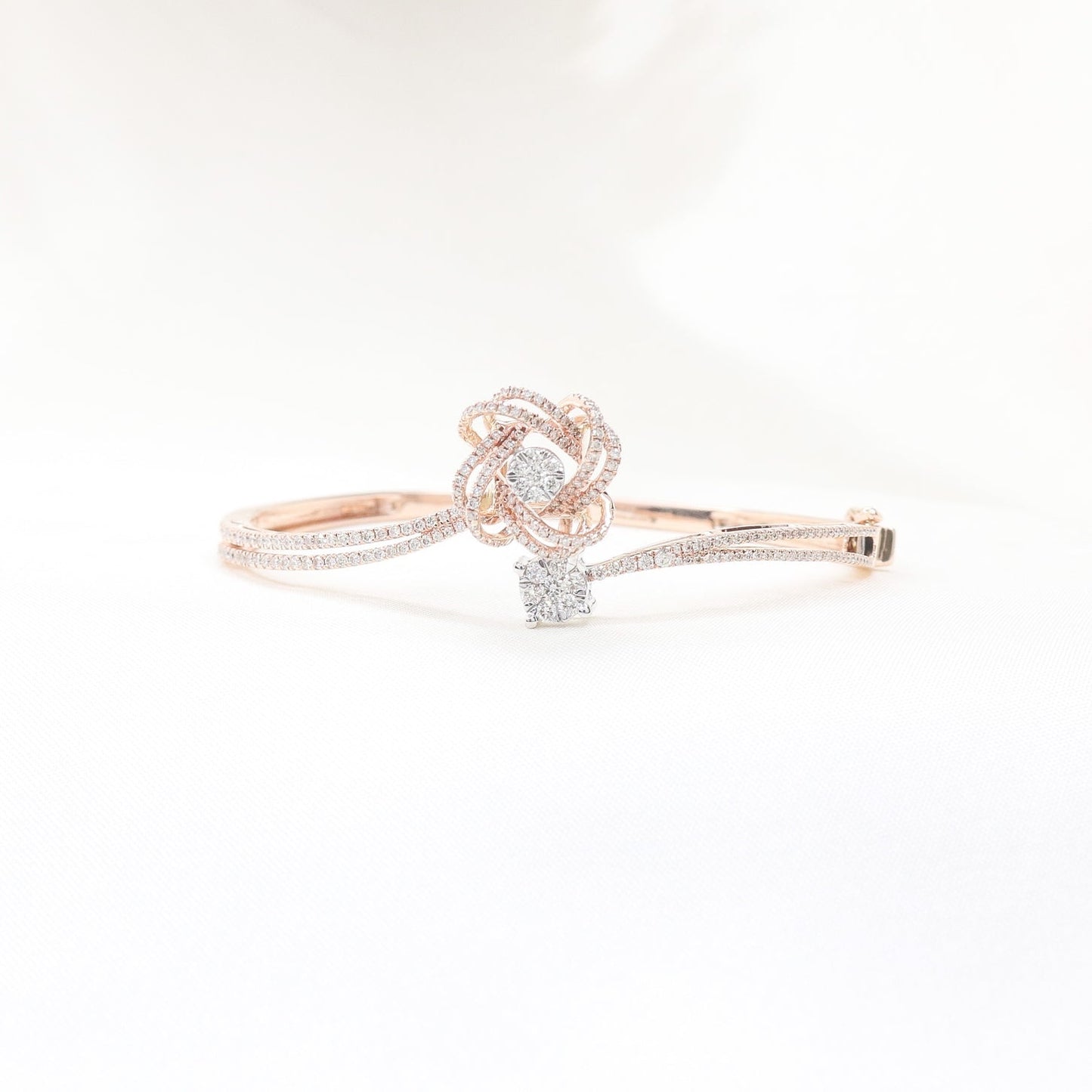 Flower bracelet for women Fiona Diamonds