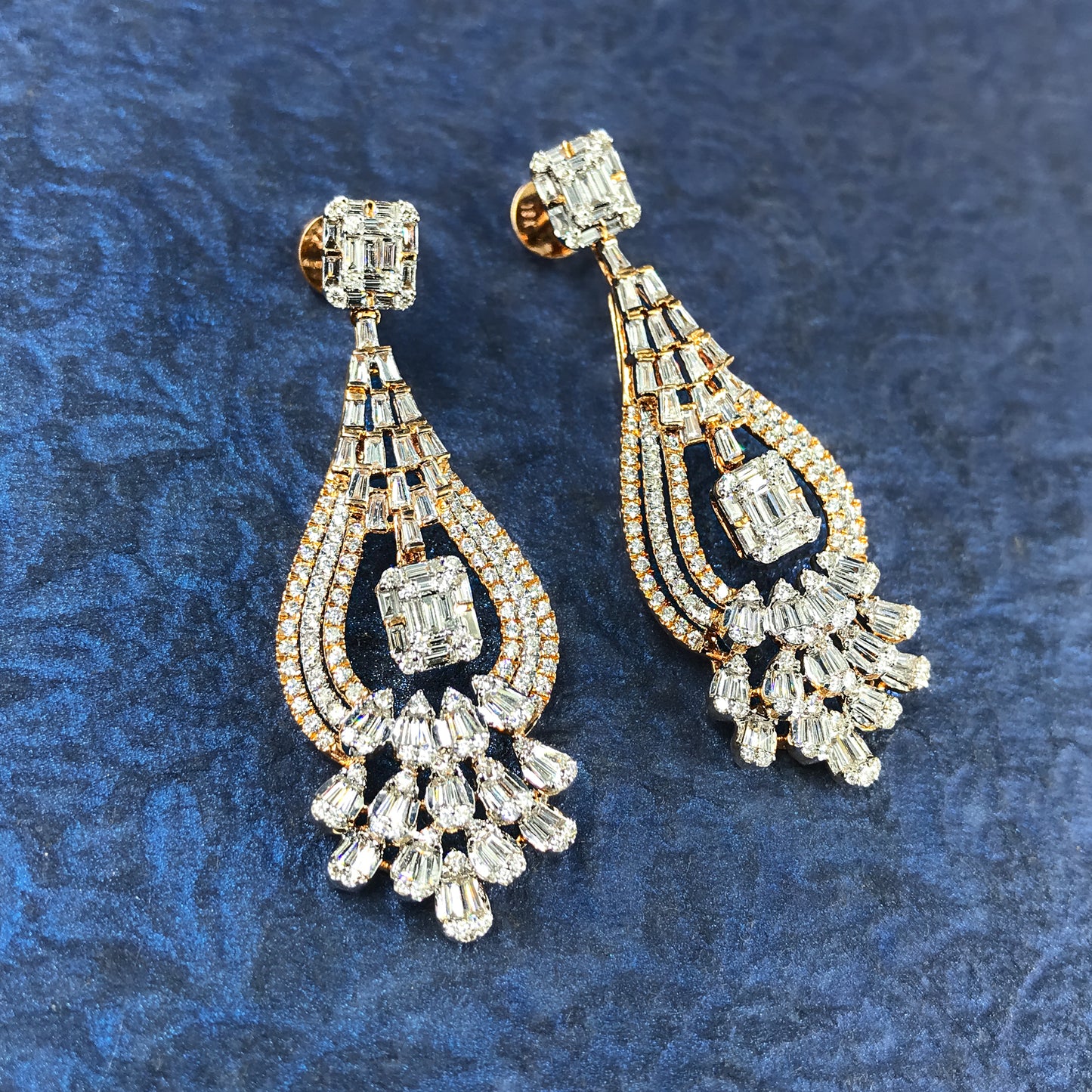 Load image into Gallery viewer, Elise solitaire earrings
