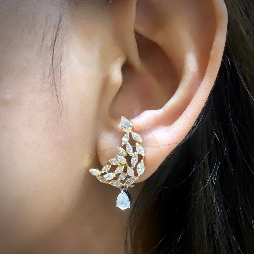 Load image into Gallery viewer, Fiona Diamonds , Diamond Earring , Moon Cut Diamond Earring
