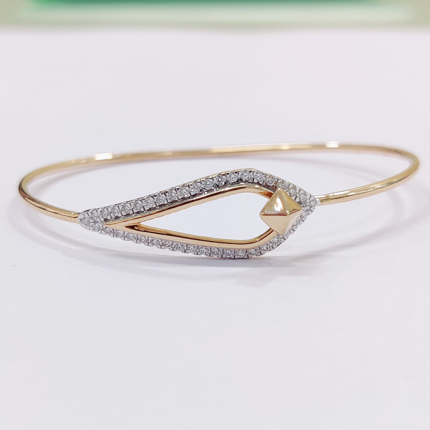 Load image into Gallery viewer, Armlet bracelet for women Fiona Diamonds
