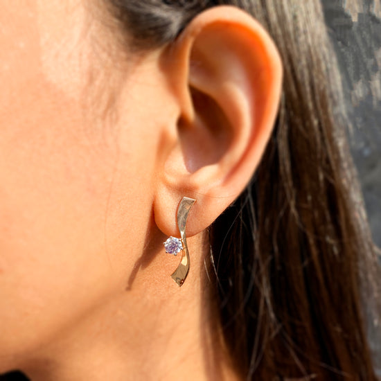 Load image into Gallery viewer, Ira solitaire earrings

