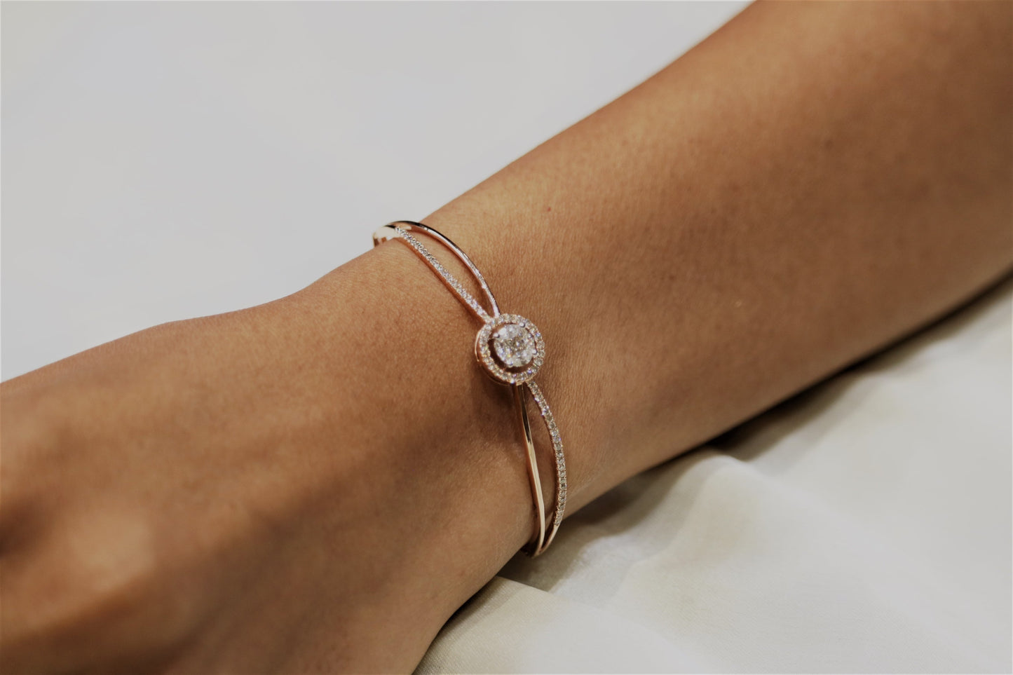 Load image into Gallery viewer, Adore bracelet for women Fiona Diamonds
